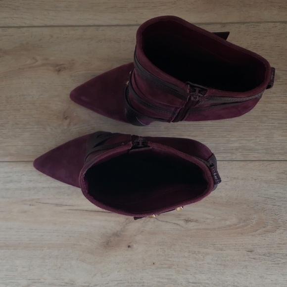 GUESS ankle bootie (boots). Like new! - Picture 4 of 12